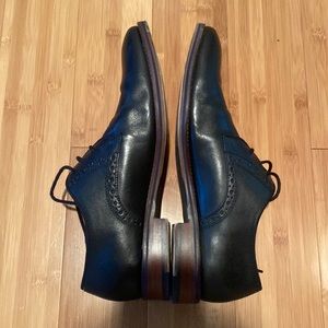 Johnston and Murphy Black Dress Shoes. Size 9 Mens.